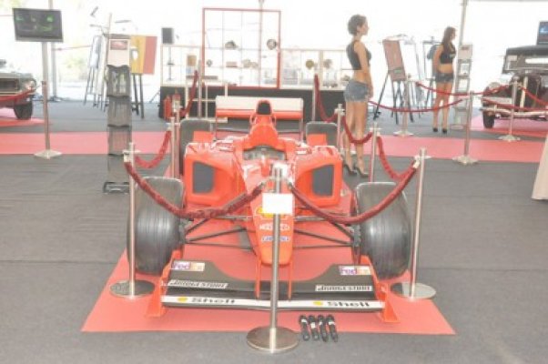 Monopostul Ferrari condus de Schumi, vândut cu 177.000 de euro la licitaţie